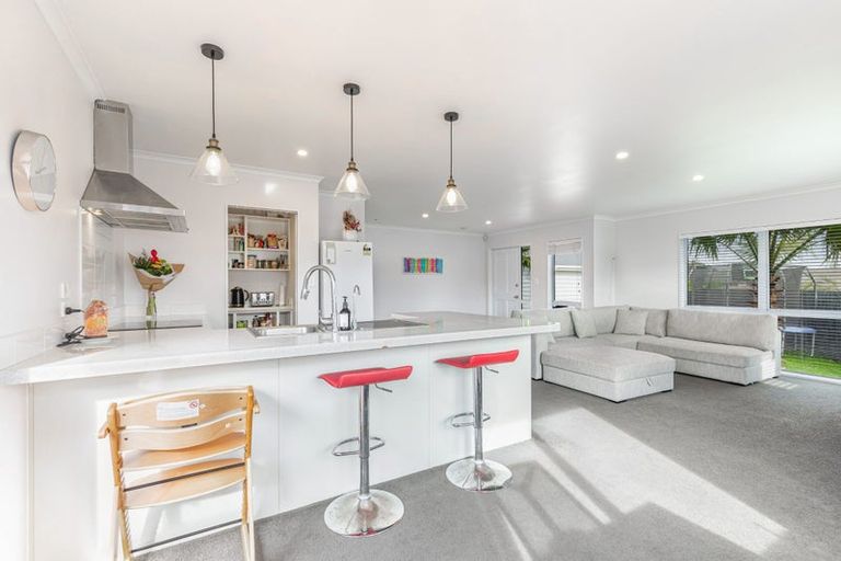 Photo of property in 16 Aitkenhead Court, Parakai, 0830