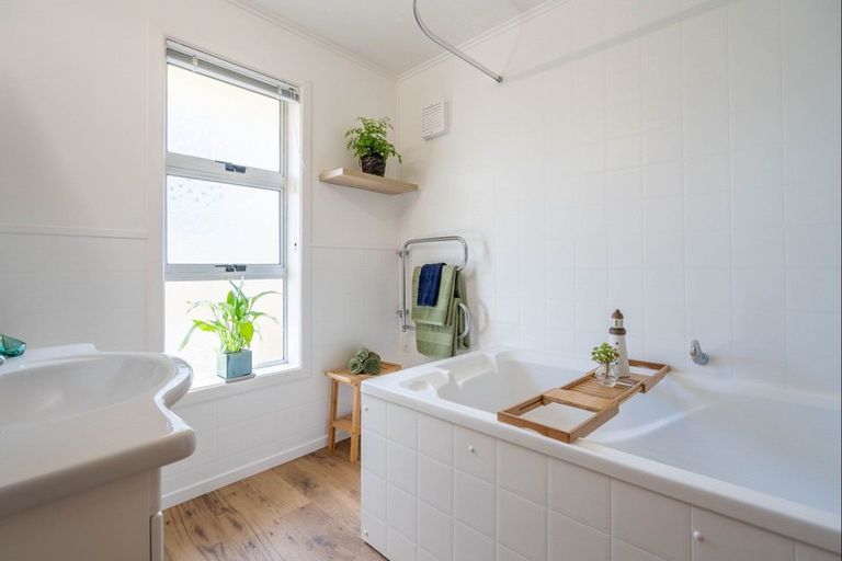 Photo of property in 67 Queens Road, Waikanae Beach, Waikanae, 5036