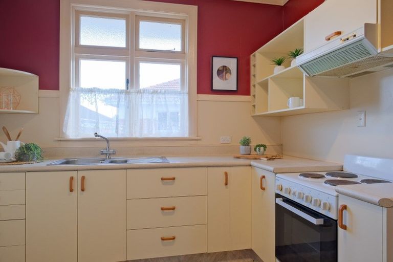 Photo of property in 14 Royal Crescent, Saint Kilda, Dunedin, 9012