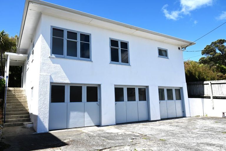 Photo of property in 87 Northland Road, Northland, Wellington, 6012