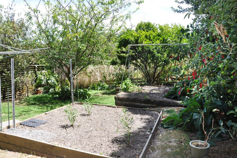 Photo of property in 4 Hillside Crescent, Leigh, 0985