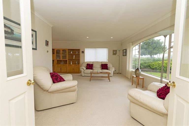 Photo of property in 26 Hillwell Drive, Henderson, Auckland, 0612