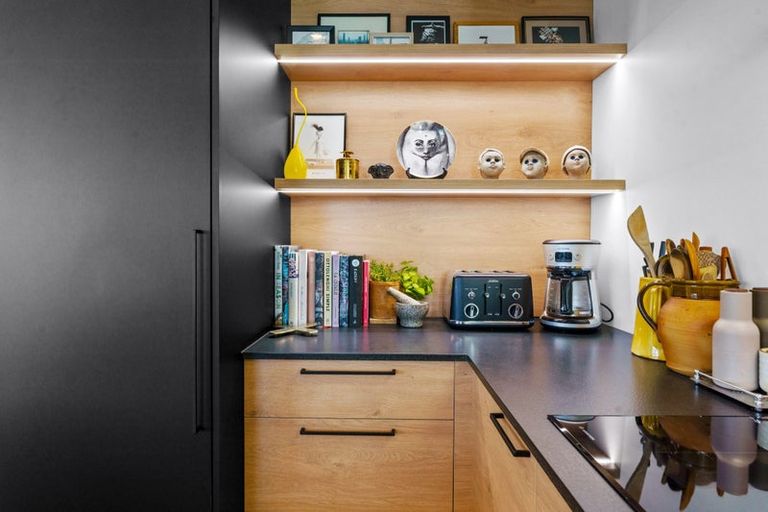 Photo of property in 37a Parr Terrace, Castor Bay, Auckland, 0620