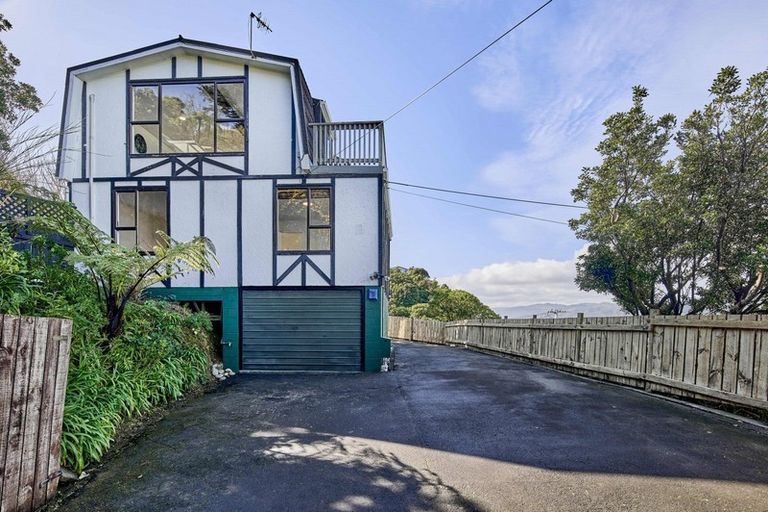 Photo of property in 8 Korokoro Road, Korokoro, Lower Hutt, 5012