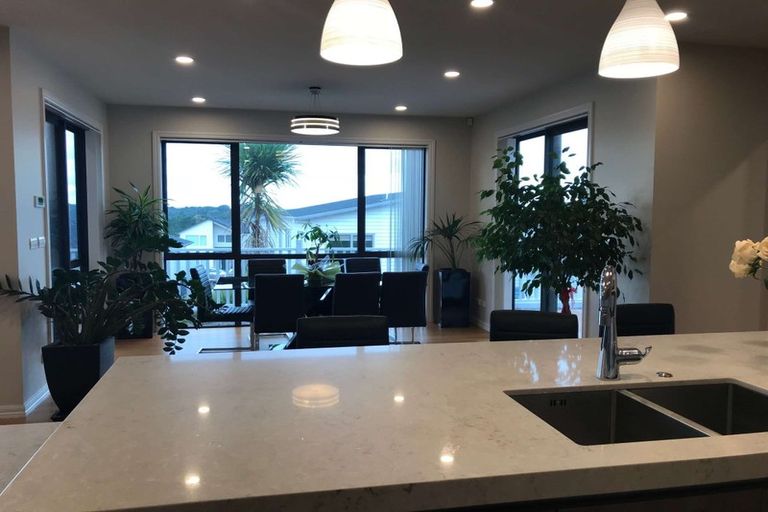 Photo of property in 27 Headland Drive, Long Bay, Auckland, 0630