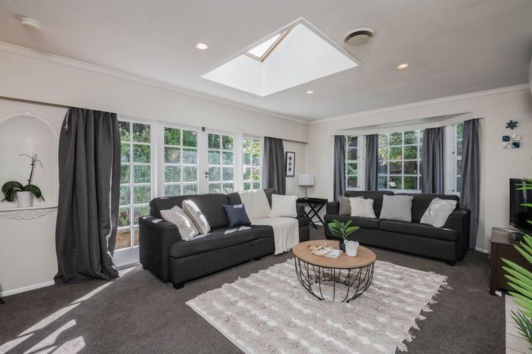 Photo of property in 11 Goddard Grove, Churton Park, Wellington, 6037