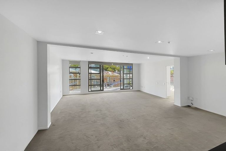 Photo of property in Q-central 44-58 Apartments, 2a/54 Liverpool Street, Auckland Central, Auckland, 1010