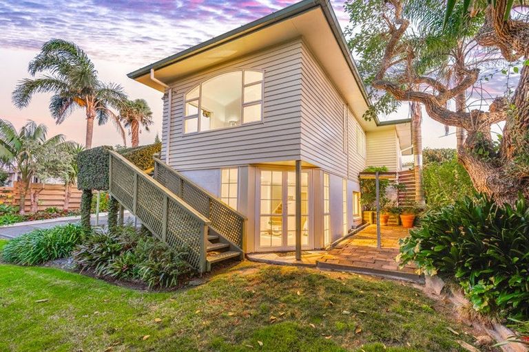 Photo of property in 107 Onewa Road, Northcote, Auckland, 0627