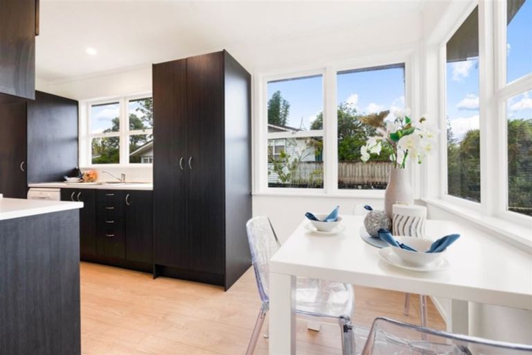 Photo of property in 15 Lendic Avenue, Henderson, Auckland, 0612