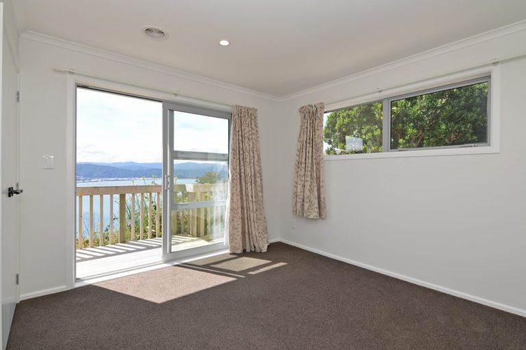 Photo of property in 19 Bendigo Grove, Newlands, Wellington, 6037