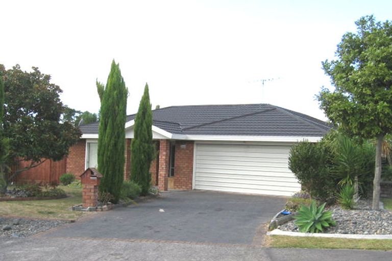Photo of property in 16 Cesari Place, West Harbour, Auckland, 0618