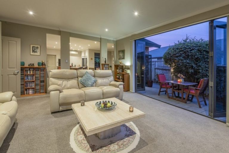 Photo of property in 22 Key West Drive, One Tree Point, 0118