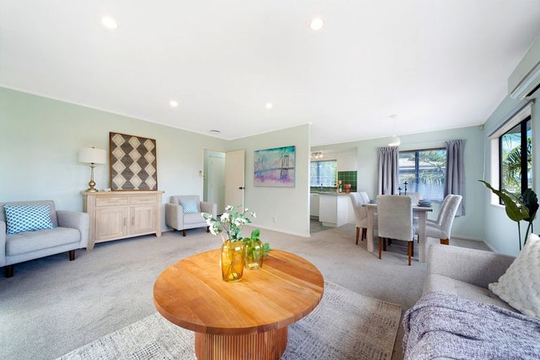 Photo of property in 2/31 Rangeview Road, Sunnyvale, Auckland, 0612