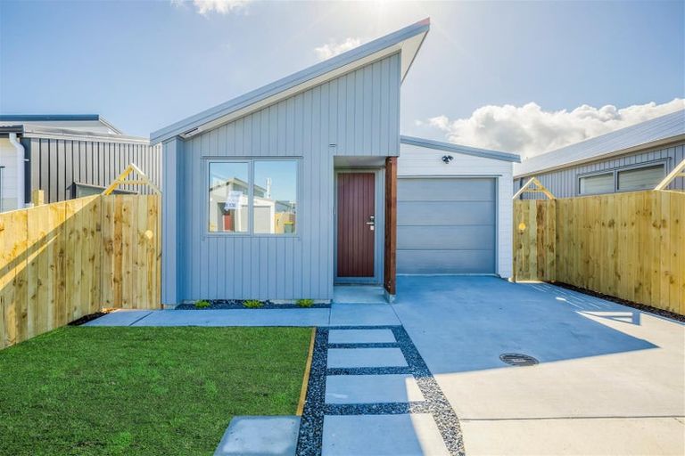 Photo of property in 10 Fredrick Hanson Road, Papakura, 2110