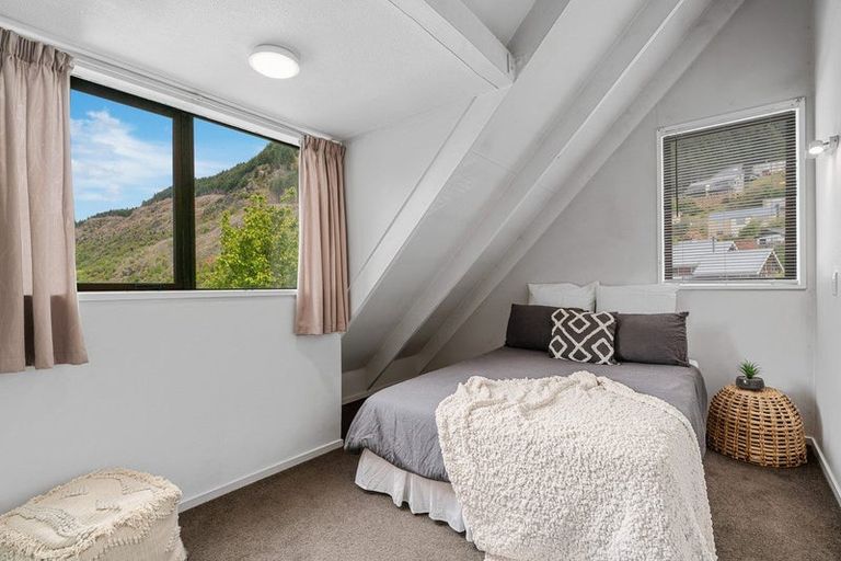 Photo of property in 15a Williams Street, Sunshine Bay, Queenstown, 9300