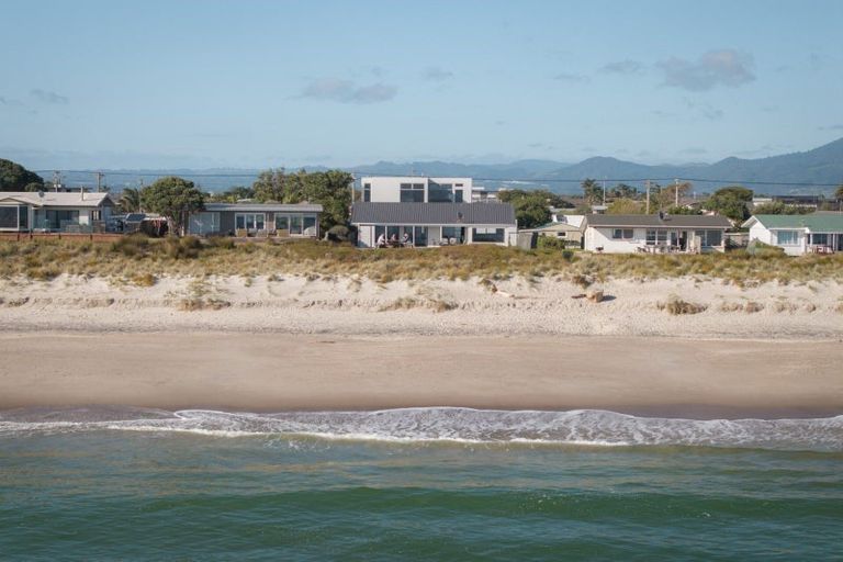 Photo of property in 31 Karewa Parade, Papamoa Beach, Papamoa, 3118