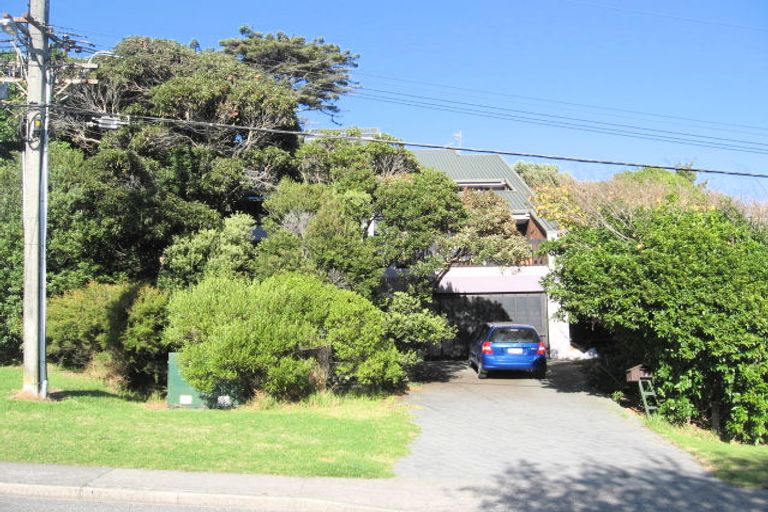 Photo of property in 20 Tiromoana Road, Raumati South, Paraparaumu, 5032
