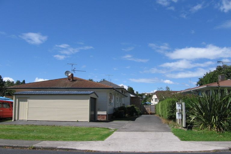 Photo of property in 2/53 Sylvia Road, Hillcrest, Auckland, 0627