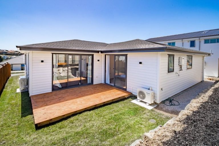 Photo of property in 11 Resolution Drive, Gulf Harbour, Whangaparaoa, 0930