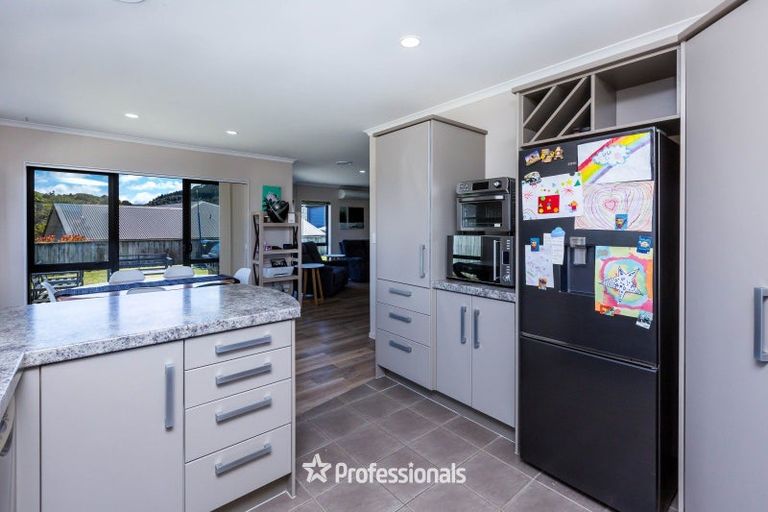 Photo of property in 9 Percy Kinsman Crescent, Riverstone Terraces, Upper Hutt, 5018