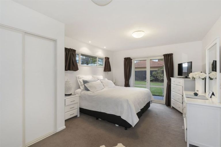 Photo of property in 48 Coolspring Way, Redwood, Christchurch, 8051