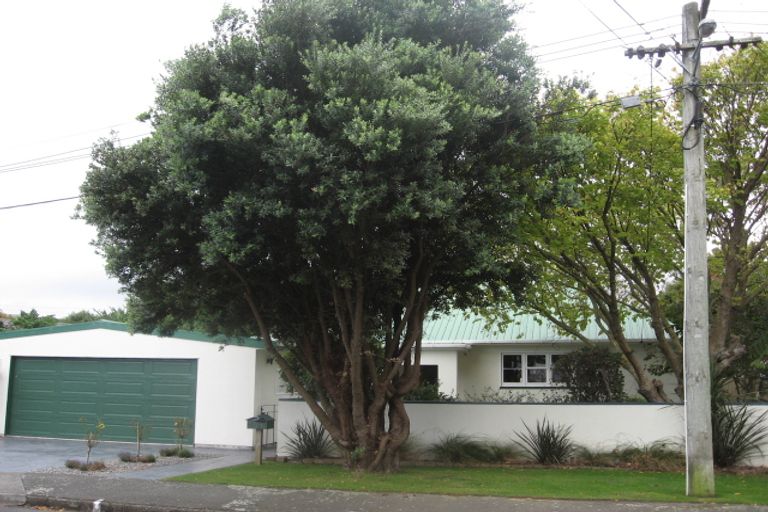 Photo of property in 5 Thornycroft Avenue, Epuni, Lower Hutt, 5011