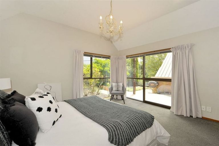 Photo of property in 10 Indira Lane, Cashmere, Christchurch, 8022