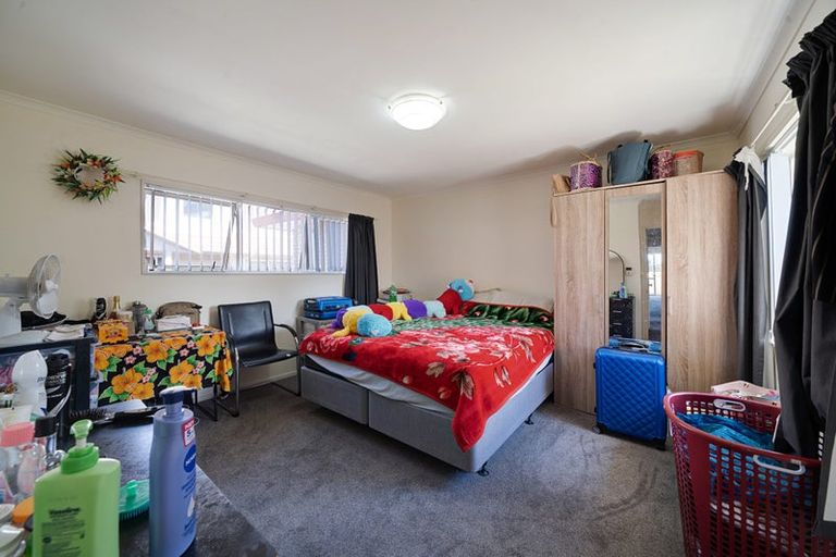 Photo of property in 15 Millstream Drive, Henderson, Auckland, 0610
