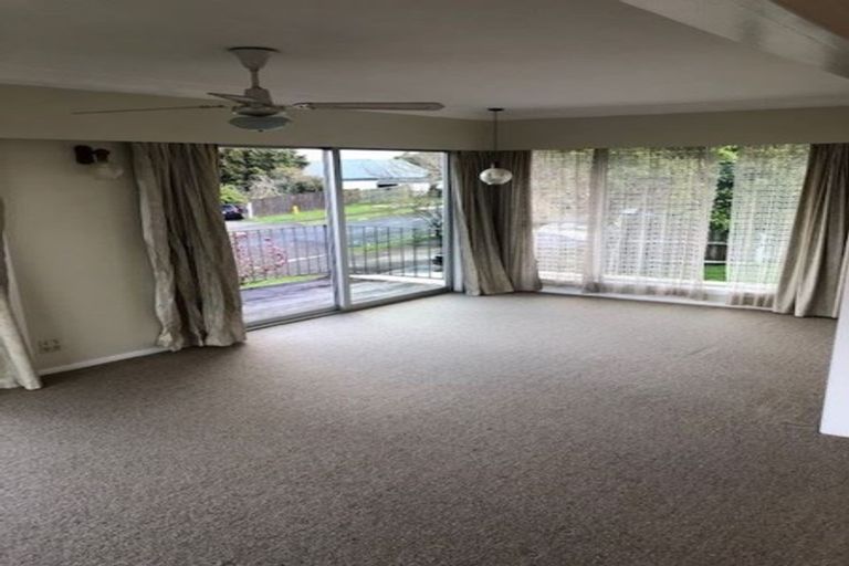 Photo of property in 15 Ellesmere Crescent, Pakuranga Heights, Auckland, 2010