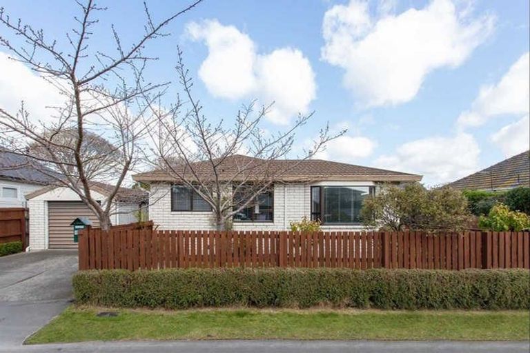 Photo of property in 2/15 Orkney Street, Strowan, Christchurch, 8052