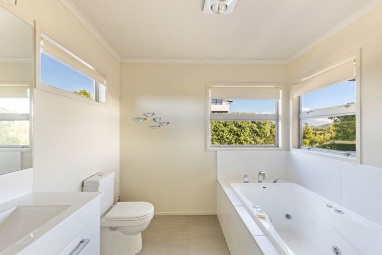 Photo of property in 33 Veale Road, Frankleigh Park, New Plymouth, 4371