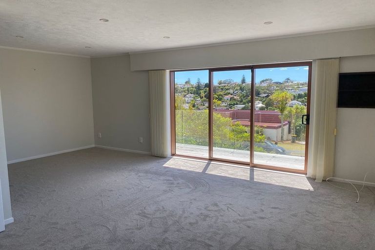 Photo of property in 11 Robin Lane, Browns Bay, Auckland, 0630