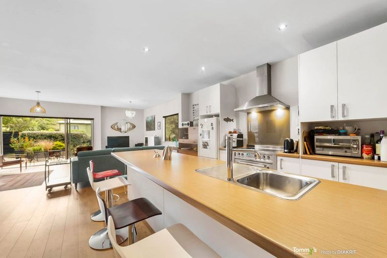 Photo of property in 15 Rarangi Way, Owhiro Bay, Wellington, 6023