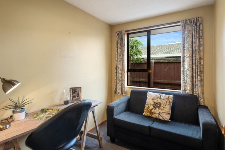 Photo of property in 25 Shannon Place, Belfast, Christchurch, 8051