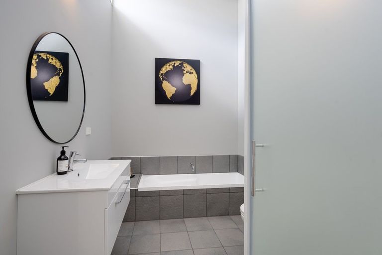 Photo of property in 8a Maple Court, Arthurs Point, Queenstown, 9371