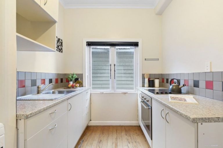 Photo of property in Ambassador Flats, 3/7 Maurice Terrace, Te Aro, Wellington, 6011