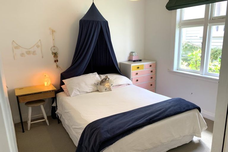 Photo of property in 22 Queens Drive, Kilbirnie, Wellington, 6022