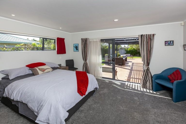 Photo of property in 68 Guildford Drive, Paraparaumu, 5032