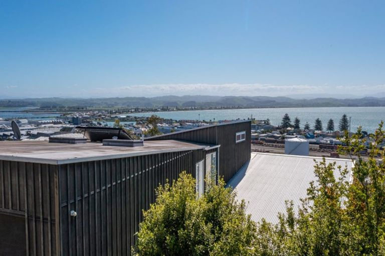 Photo of property in 5 Chilton Road, Hospital Hill, Napier, 4110