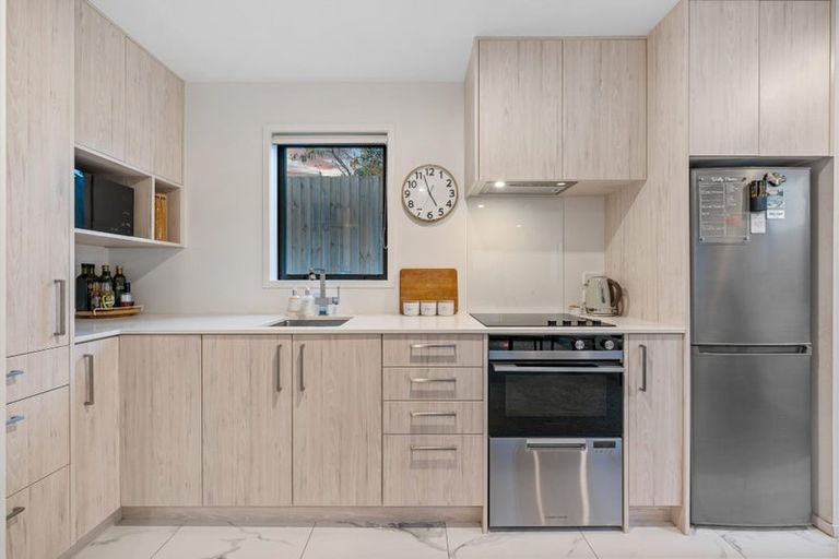 Photo of property in 52f Vodanovich Road, Te Atatu South, Auckland, 0610
