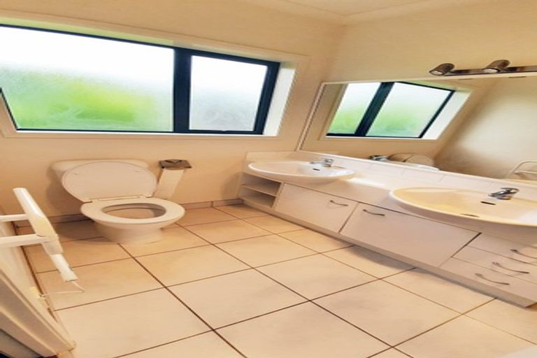 Photo of property in 11 Luna Place, Henderson, Auckland, 0612