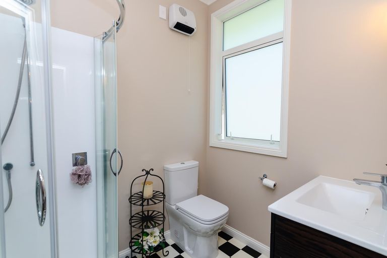 Photo of property in 75 Frederick Street, Carterton, 5713