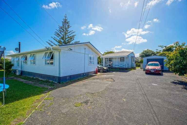 Photo of property in 52 Robertson Road, Favona, Auckland, 2024