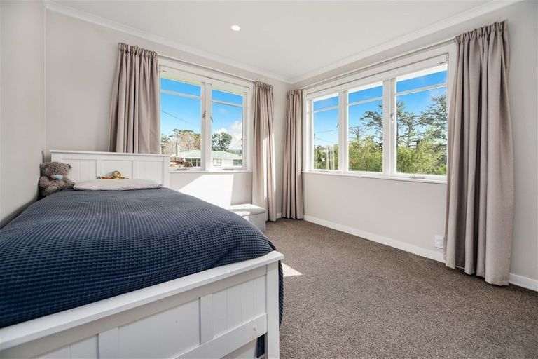 Photo of property in 7 Beazley Place, Glendene, Auckland, 0602