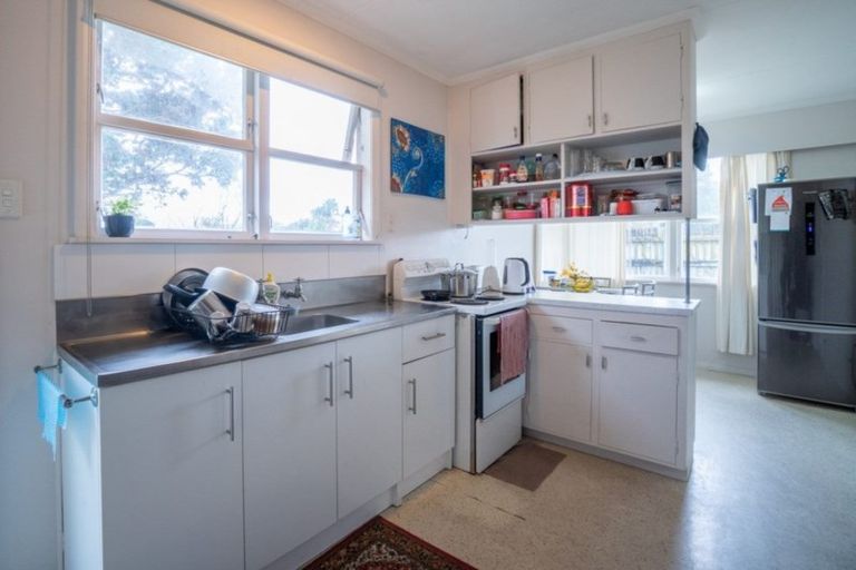 Photo of property in 2 Hartley Place, Awapuni, Palmerston North, 4412