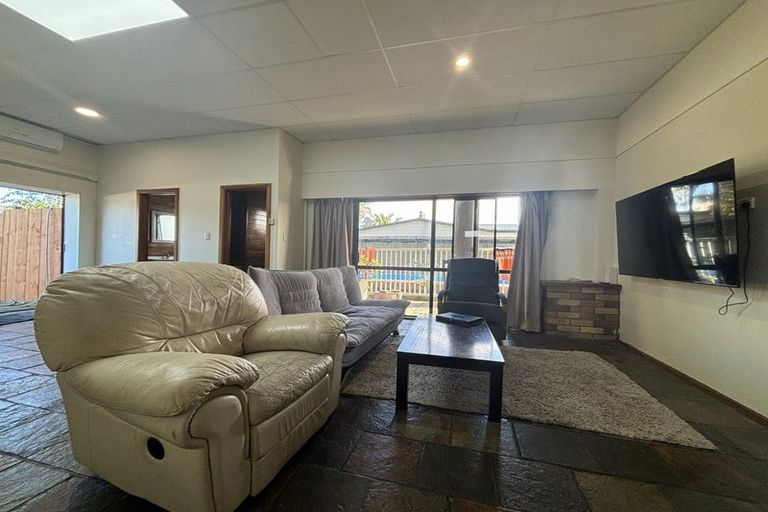 Photo of property in 1 Millen Place, Clarks Beach, 2122