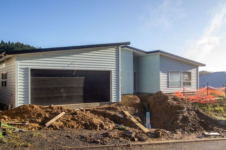 Photo of property in 16 Prestbury Grove, Churton Park, Wellington, 6037