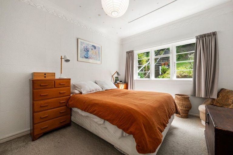 Photo of property in 76 Maupuia Road, Maupuia, Wellington, 6022