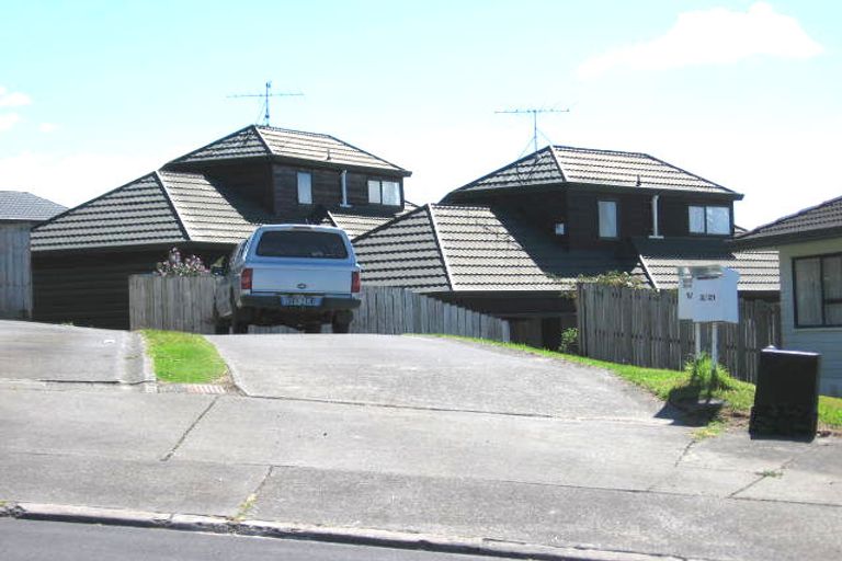 Photo of property in 1/21 Jumento Place, Unsworth Heights, Auckland, 0632