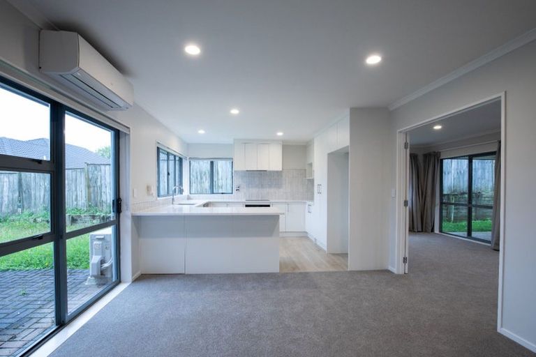 Photo of property in 12 Glastry Close, East Tamaki Heights, Auckland, 2016